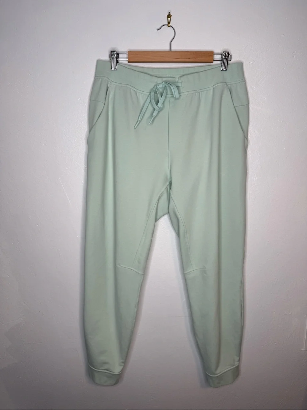 Lululemon Mint Green Jogger Pants XL Soft Stretch Lounge Travel Athleisure
